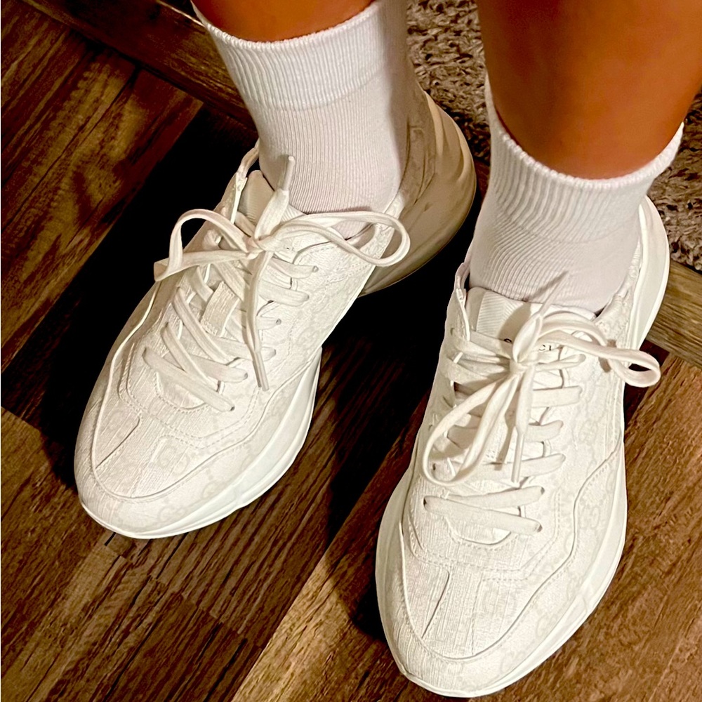 Women Gucci sneakers